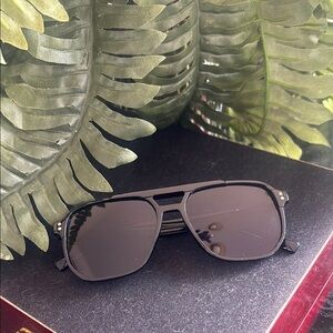 Stylish Black Aviator Sunglasses